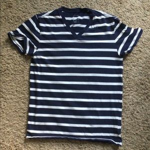 Gap v-neck t shirt